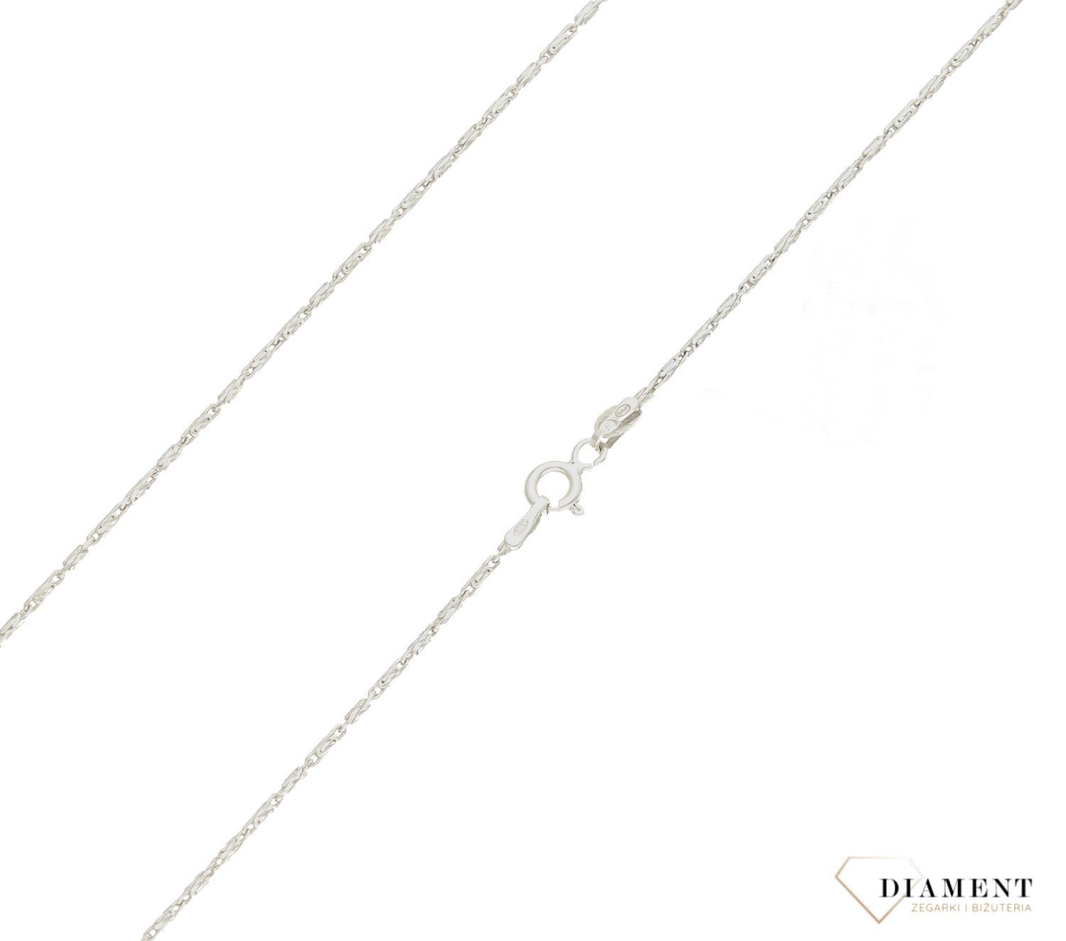 Srebrny łańcuszek 925 o ozdobnym splocie 1mm DIA-LAN-6022-925 1mm. Klasyczny i uniwersalny łańcuszek o ozdobnym splocie, wykonany ze srebra próby 925. Łańcuszki to uniwersalne dodatki, które sprawdzają się na każdą okazję i .jpg